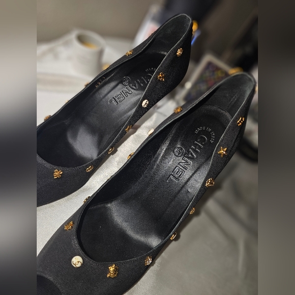 RARE Chanel Lucky Charms Heels! 38.5 - Picture 14 of 16